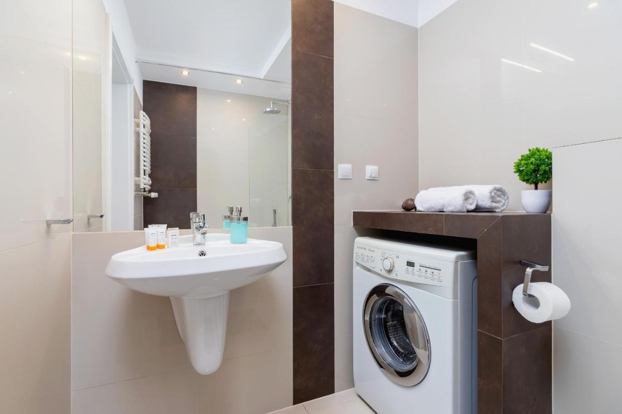 Apartment Lobzowska Cracow By Noclegi Renters Krakow Bagian luar foto